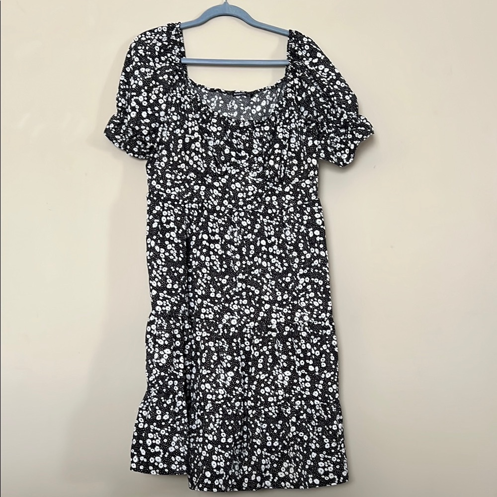 Black and White Puff Sleeve Midi Sundress